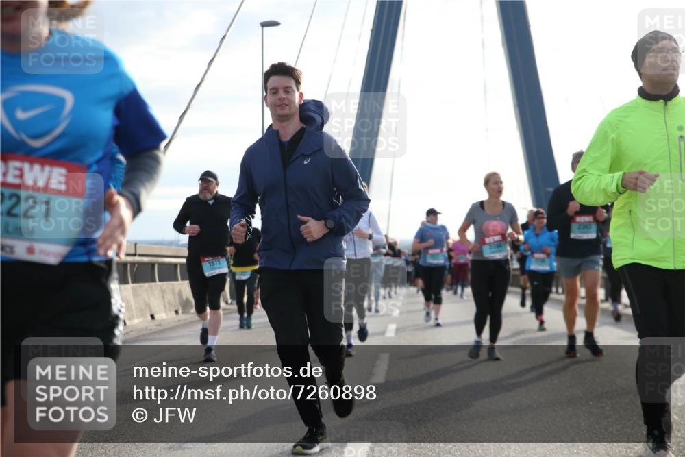03.10.2024 - Köhlbrandbrückenlauf Jannik Wohlers http://msf.ph/oto/7260898 03.10.2024 09:28:59 Position 1 2221, 1573, 2364, 2363 meine-sportfotos.de