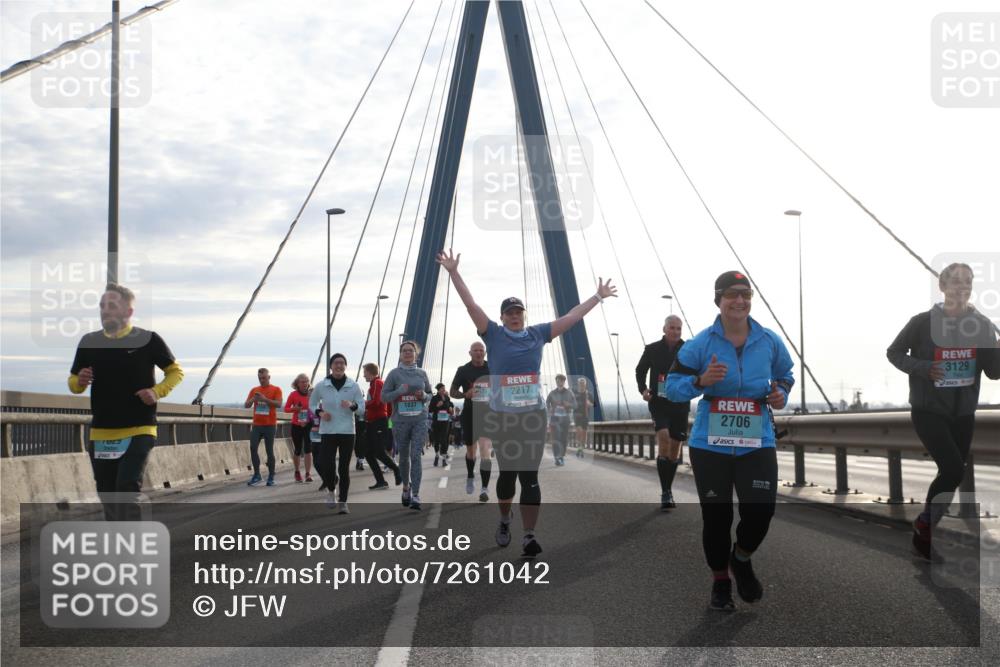 03.10.2024 - Köhlbrandbrückenlauf Jannik Wohlers http://msf.ph/oto/7261042 03.10.2024 09:29:04 Position 1 2217, 1837, 2706, 3129 meine-sportfotos.de