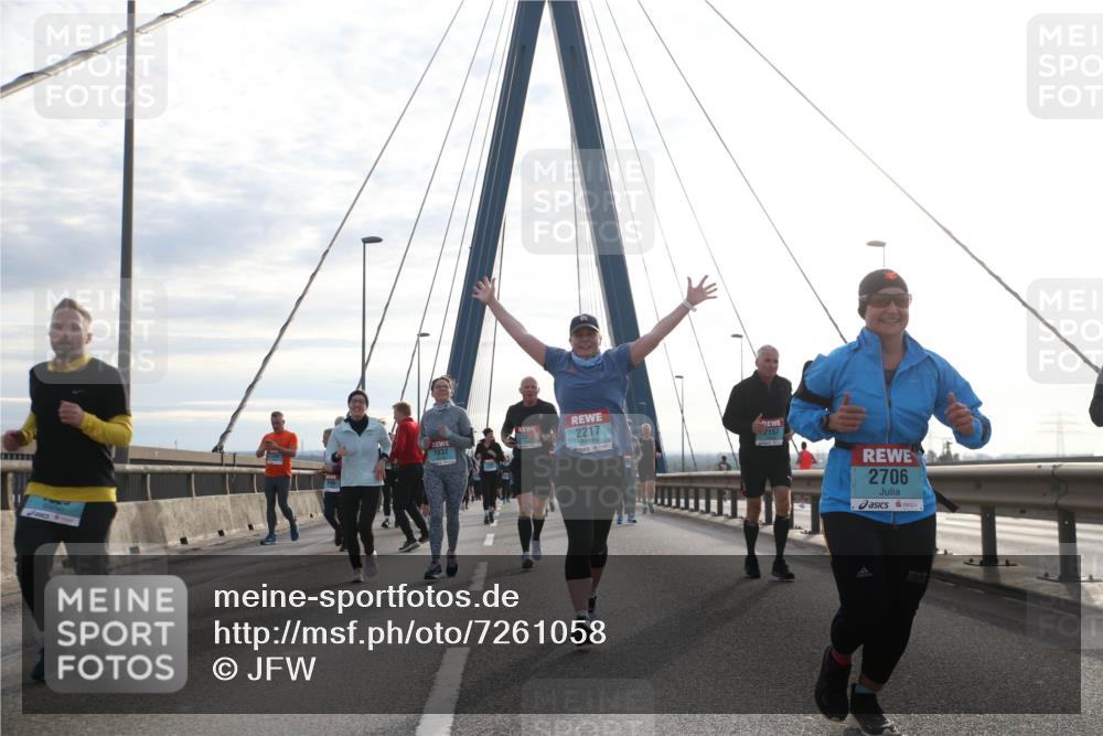 03.10.2024 - Köhlbrandbrückenlauf Jannik Wohlers http://msf.ph/oto/7261058 03.10.2024 09:29:04 Position 1 2217, 1837, 2157, 2706 meine-sportfotos.de