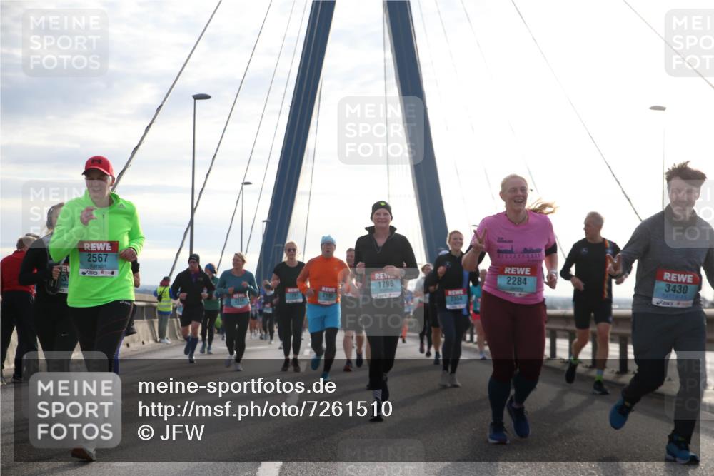 03.10.2024 - Köhlbrandbrückenlauf Jannik Wohlers http://msf.ph/oto/7261510 03.10.2024 09:29:09 Position 1 2567, 2354, 461448, 41111, 2284, 3430, 1796, 1291, 2195, 2114 meine-sportfotos.de