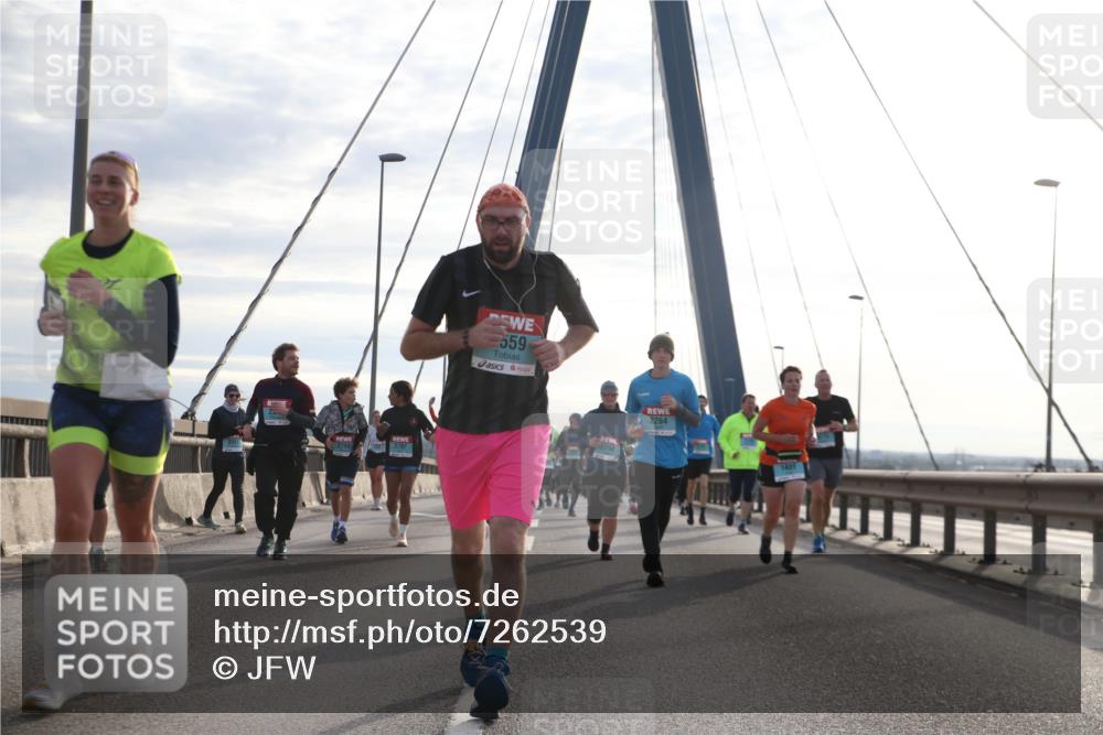 03.10.2024 - Köhlbrandbrückenlauf Jannik Wohlers http://msf.ph/oto/7262539 03.10.2024 09:29:28 Position 1 2796, 2797, 559, 2264 meine-sportfotos.de