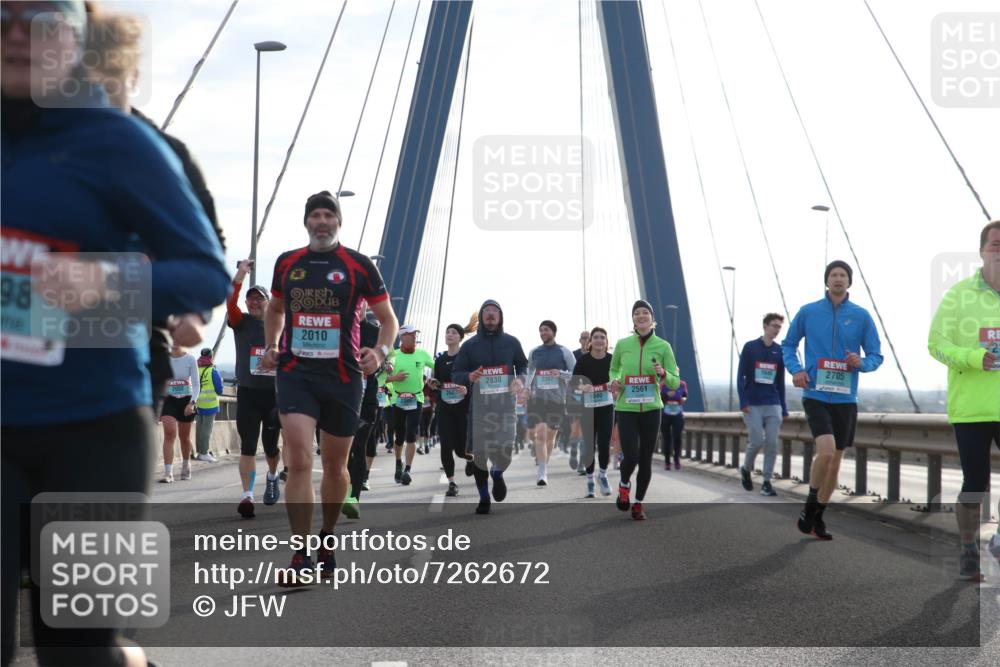 03.10.2024 - Köhlbrandbrückenlauf Jannik Wohlers http://msf.ph/oto/7262672 03.10.2024 09:29:32 Position 1 98, 97121, 2010, 1646, 2705, 2830, 2387, 2561, 3607, 1040 meine-sportfotos.de