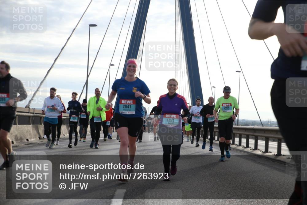 03.10.2024 - Köhlbrandbrückenlauf Jannik Wohlers http://msf.ph/oto/7263923 03.10.2024 09:29:40 Position 1 289, 2045, 2426, 2427, 2041, 1821, 3008 meine-sportfotos.de