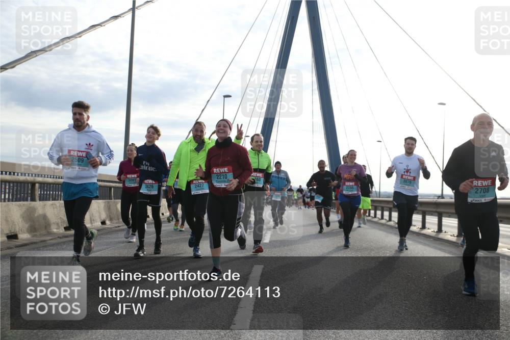03.10.2024 - Köhlbrandbrückenlauf Jannik Wohlers http://msf.ph/oto/7264113 03.10.2024 09:29:44 Position 1 2509, 3081, 2210, 2426, 2427, 160, 1428, 2255, 3076, 2708 meine-sportfotos.de