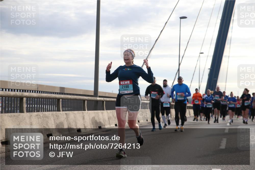 03.10.2024 - Köhlbrandbrückenlauf Jannik Wohlers http://msf.ph/oto/7264213 03.10.2024 09:29:53 Position 1 2198, 2549 meine-sportfotos.de