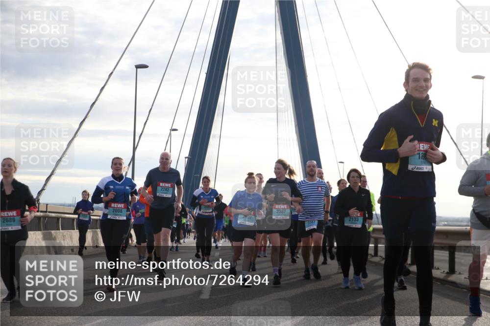 03.10.2024 - Köhlbrandbrückenlauf Jannik Wohlers http://msf.ph/oto/7264294 03.10.2024 09:29:58 Position 1 2689, 2008, 2282, 2832, 2357, 2133, 2787, 189 meine-sportfotos.de
