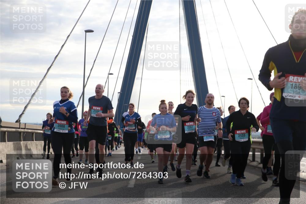 03.10.2024 - Köhlbrandbrückenlauf Jannik Wohlers http://msf.ph/oto/7264303 03.10.2024 09:29:58 Position 1 2733, 2008, 2282, 2007, 2332, 2357, 2787, 2133, 189 meine-sportfotos.de