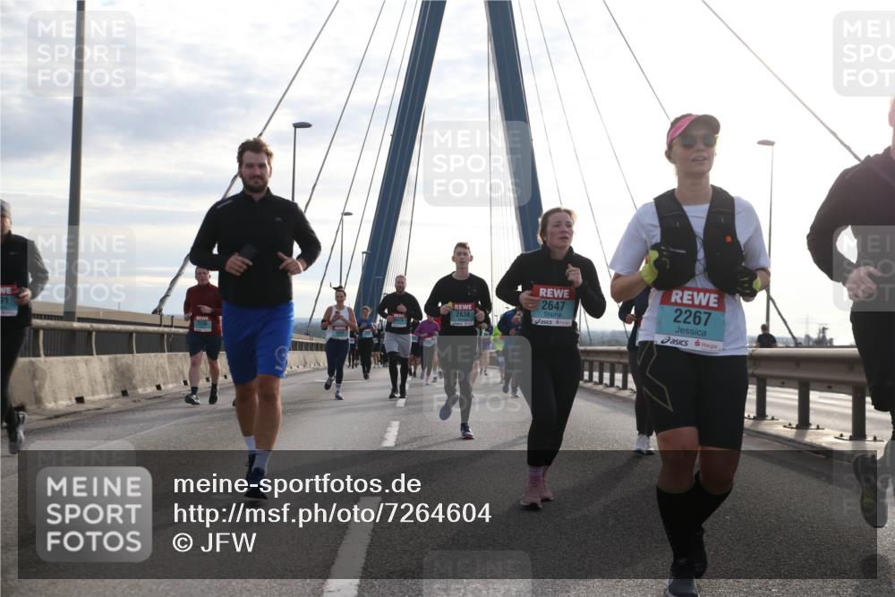 03.10.2024 - Köhlbrandbrückenlauf Jannik Wohlers http://msf.ph/oto/7264604 03.10.2024 09:30:06 Position 1 2638, 2130, 2647, 2267 meine-sportfotos.de