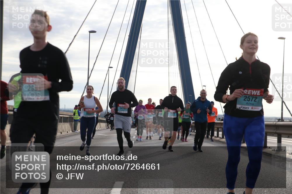 03.10.2024 - Köhlbrandbrückenlauf Jannik Wohlers http://msf.ph/oto/7264661 03.10.2024 09:30:08 Position 1 26, 347, 2889, 2631, 2572 meine-sportfotos.de