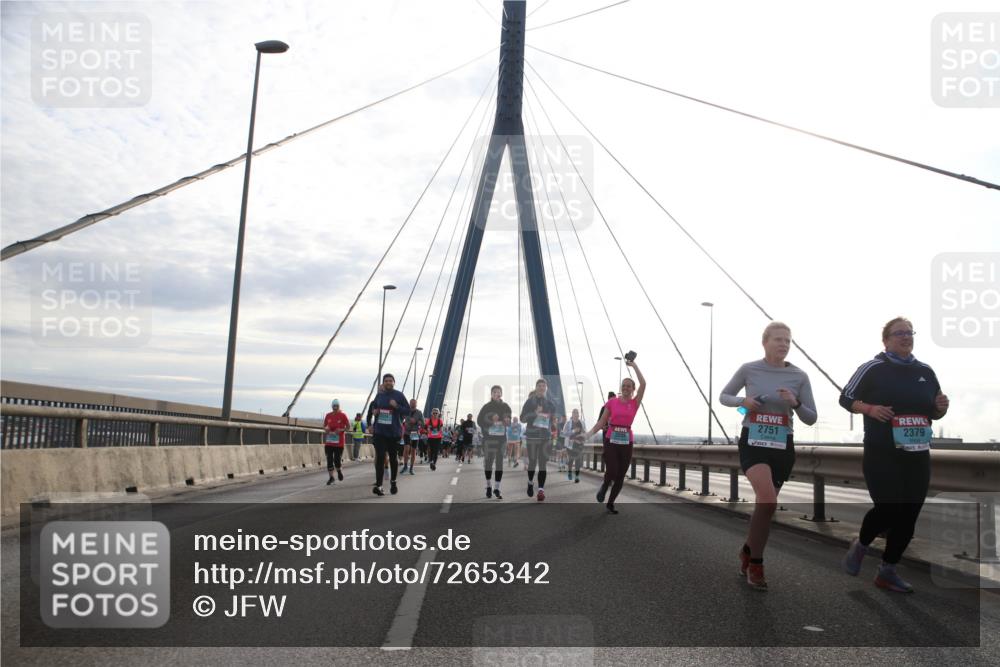 03.10.2024 - Köhlbrandbrückenlauf Jannik Wohlers http://msf.ph/oto/7265342 03.10.2024 09:30:20 Position 1 2751, 2379 meine-sportfotos.de