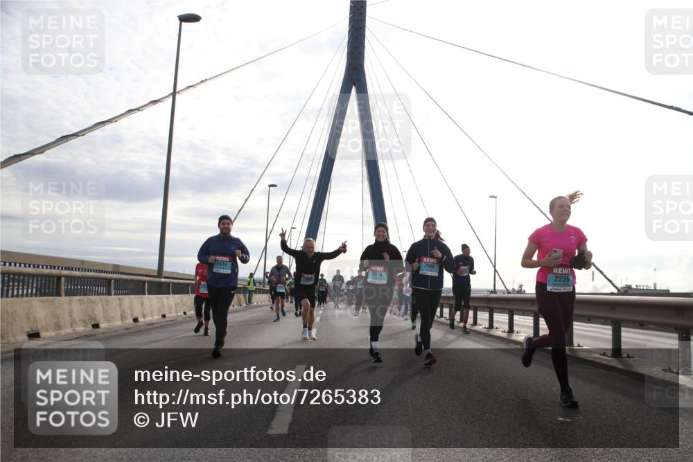 03.10.2024 - Köhlbrandbrückenlauf Jannik Wohlers http://msf.ph/oto/7265383 03.10.2024 09:30:22 Position 1 2514, 2660, 2518, 2239 meine-sportfotos.de