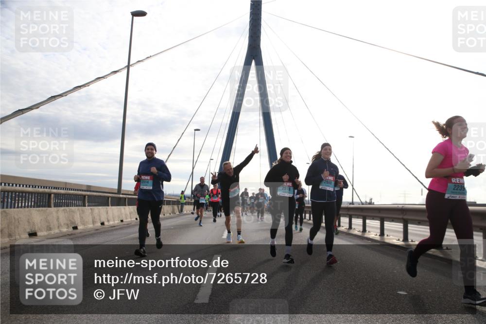 03.10.2024 - Köhlbrandbrückenlauf Jannik Wohlers http://msf.ph/oto/7265728 03.10.2024 09:30:22 Position 1 2239, 2660, 2518, 2514 meine-sportfotos.de