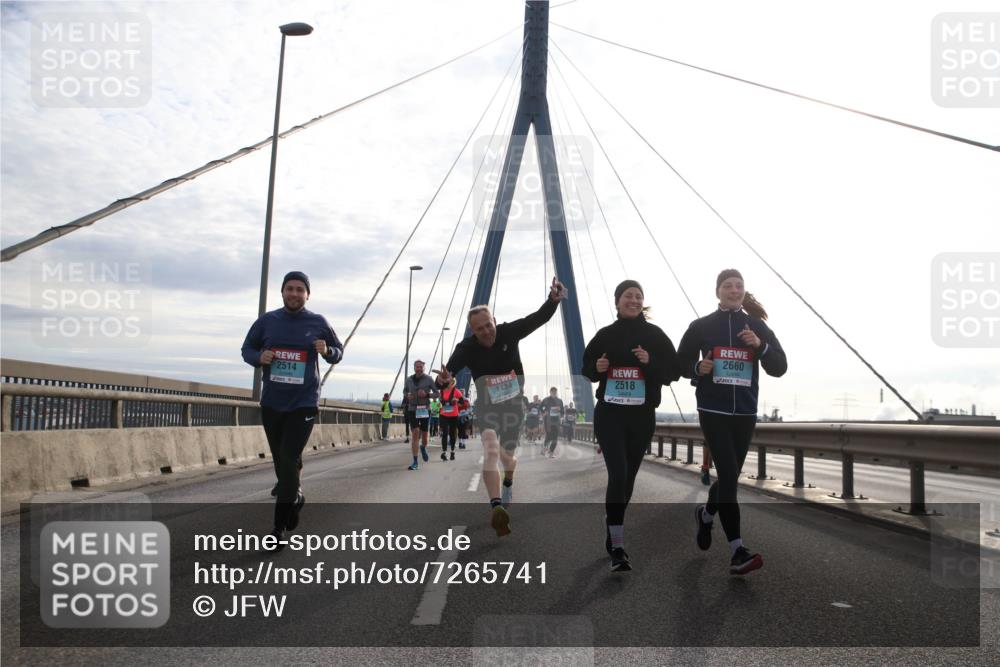 03.10.2024 - Köhlbrandbrückenlauf Jannik Wohlers http://msf.ph/oto/7265741 03.10.2024 09:30:22 Position 1 2514, 1434, 2518, 2660 meine-sportfotos.de