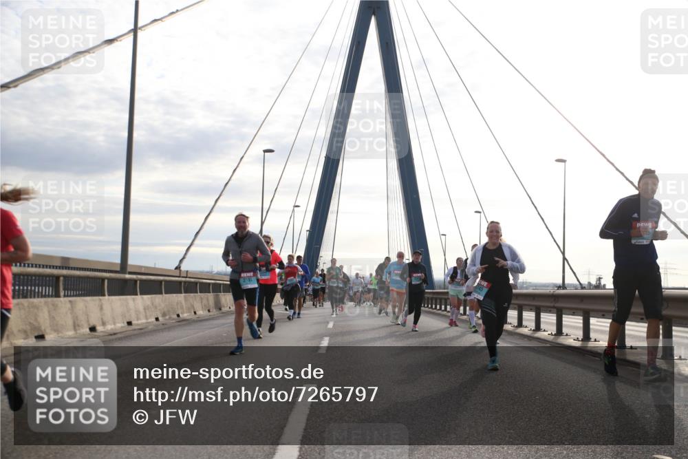 03.10.2024 - Köhlbrandbrückenlauf Jannik Wohlers http://msf.ph/oto/7265797 03.10.2024 09:30:24 Position 1 2131 meine-sportfotos.de