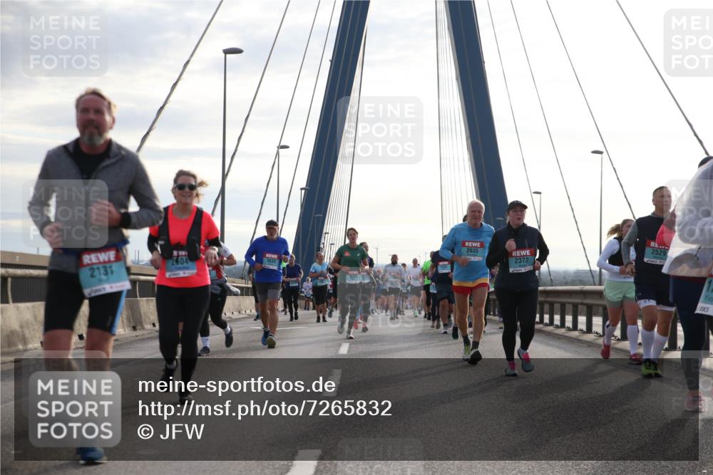 03.10.2024 - Köhlbrandbrückenlauf Jannik Wohlers http://msf.ph/oto/7265832 03.10.2024 09:30:25 Position 1 2604, 2131, 1639, 2635, 2372, 2529 meine-sportfotos.de