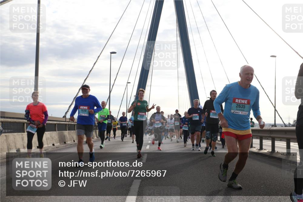 03.10.2024 - Köhlbrandbrückenlauf Jannik Wohlers http://msf.ph/oto/7265967 03.10.2024 09:30:28 Position 1 2545, 1639, 3239, 2599, 2635 meine-sportfotos.de
