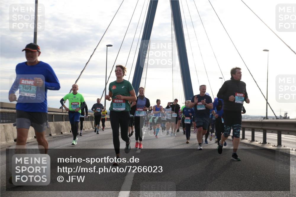 03.10.2024 - Köhlbrandbrückenlauf Jannik Wohlers http://msf.ph/oto/7266023 03.10.2024 09:30:30 Position 1 1639, 3239, 2839, 3228, 1732, 1532, 2599 meine-sportfotos.de