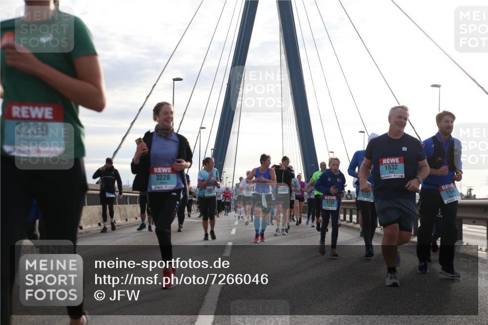 03.10.2024 - Köhlbrandbrückenlauf Jannik Wohlers http://msf.ph/oto/7266046 03.10.2024 09:30:31 Position 1 3239, 3228, 1732, 1733, 1532, 1540 meine-sportfotos.de