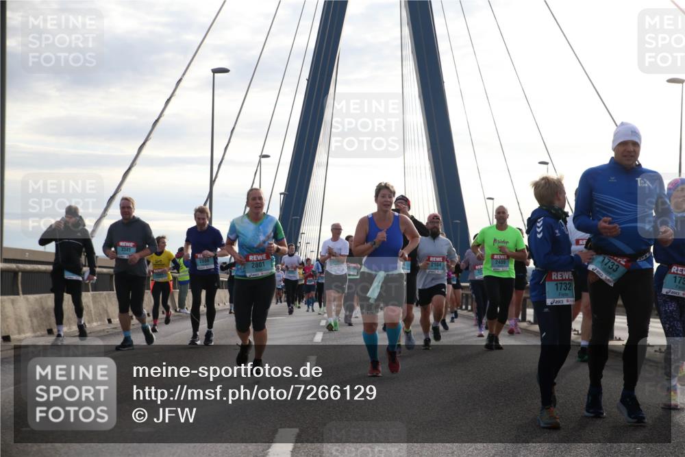 03.10.2024 - Köhlbrandbrückenlauf Jannik Wohlers http://msf.ph/oto/7266129 03.10.2024 09:30:32 Position 1 3341, 2886, 2801, 2104, 2409, 1732, 1733, 173 meine-sportfotos.de