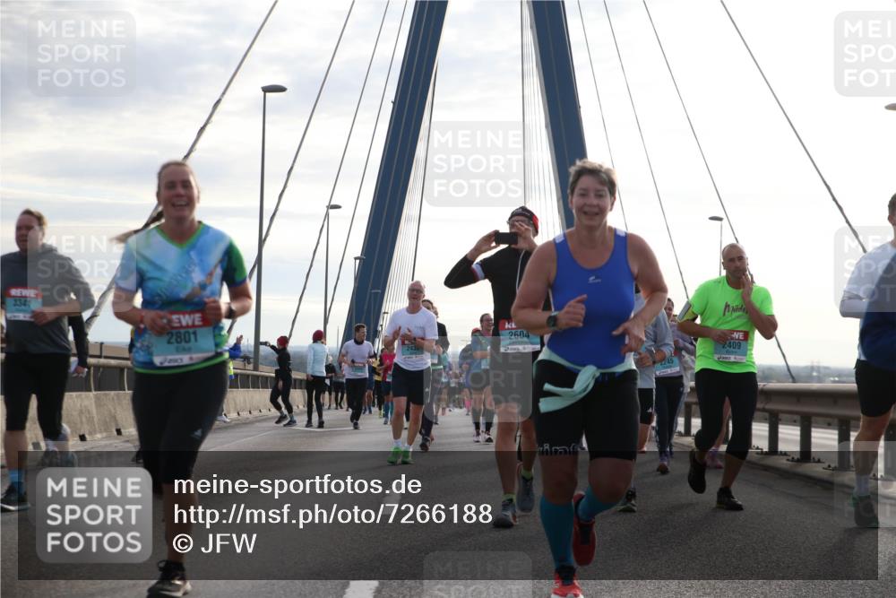 03.10.2024 - Köhlbrandbrückenlauf Jannik Wohlers http://msf.ph/oto/7266188 03.10.2024 09:30:34 Position 1 3341, 2801, 243, 2604, 2409 meine-sportfotos.de