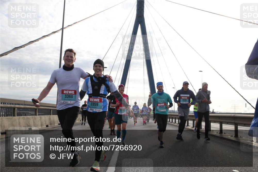 03.10.2024 - Köhlbrandbrückenlauf Jannik Wohlers http://msf.ph/oto/7266920 03.10.2024 09:30:42 Position 1 3360, 3359, 2531, 3183, 3695 meine-sportfotos.de