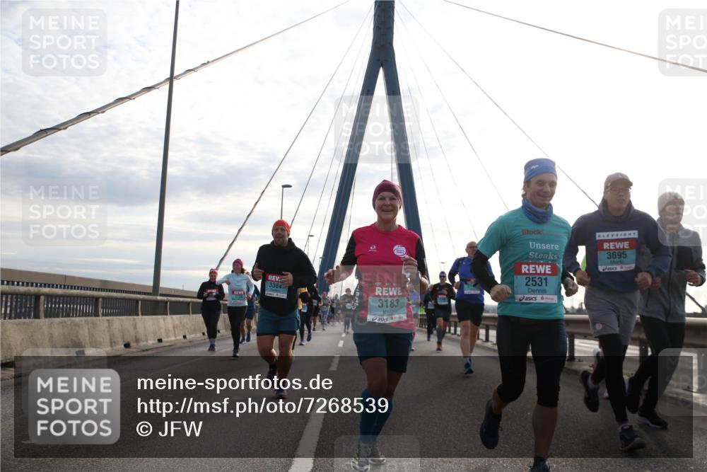 03.10.2024 - Köhlbrandbrückenlauf Jannik Wohlers http://msf.ph/oto/7268539 03.10.2024 09:30:43 Position 1 2720, 3384, 3183, 3695, 2531 meine-sportfotos.de