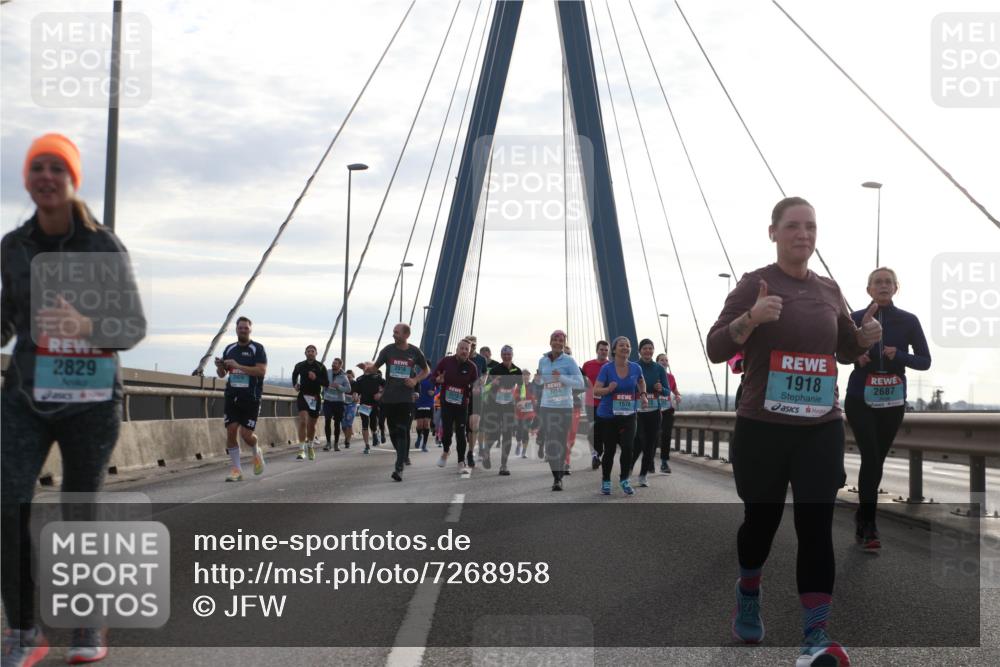 03.10.2024 - Köhlbrandbrückenlauf Jannik Wohlers http://msf.ph/oto/7268958 03.10.2024 09:30:53 Position 1 2829, 2016, 1578, 1918, 2687 meine-sportfotos.de