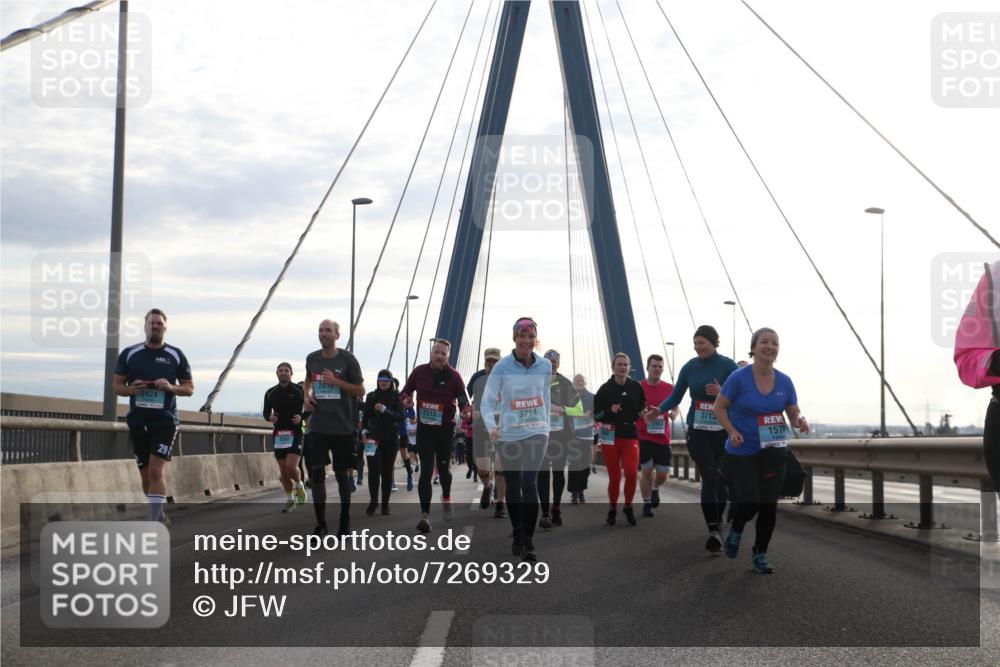 03.10.2024 - Köhlbrandbrückenlauf Jannik Wohlers http://msf.ph/oto/7269329 03.10.2024 09:30:54 Position 1 20, 2515, 3714, 2424, 3713, 157 meine-sportfotos.de