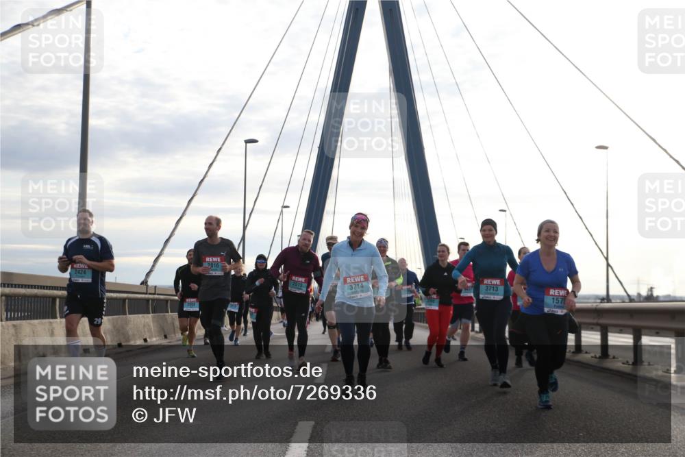 03.10.2024 - Köhlbrandbrückenlauf Jannik Wohlers http://msf.ph/oto/7269336 03.10.2024 09:30:55 Position 1 2424, 29, 2016, 2515, 3714, 3713, 157 meine-sportfotos.de