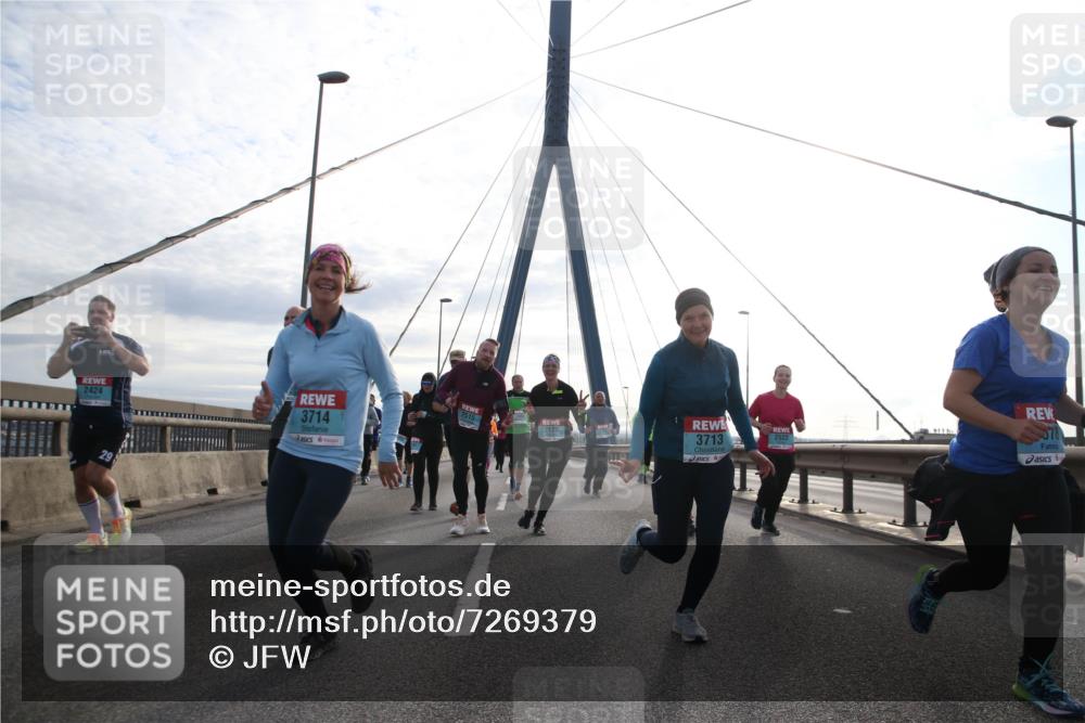 03.10.2024 - Köhlbrandbrückenlauf Jannik Wohlers http://msf.ph/oto/7269379 03.10.2024 09:30:56 Position 1 2424, 29, 3714, 2515, 2120, 3713, 2522 meine-sportfotos.de