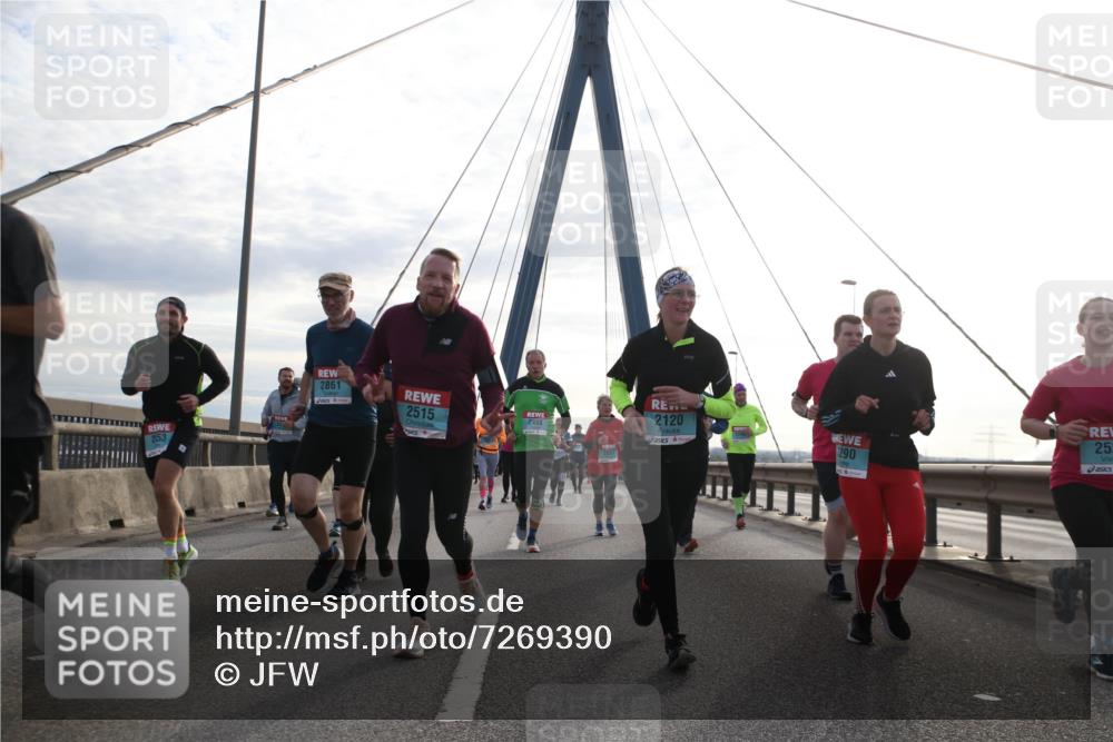 03.10.2024 - Köhlbrandbrückenlauf Jannik Wohlers http://msf.ph/oto/7269390 03.10.2024 09:30:57 Position 1 253, 2861, 2515, 2120, 290, 25 meine-sportfotos.de