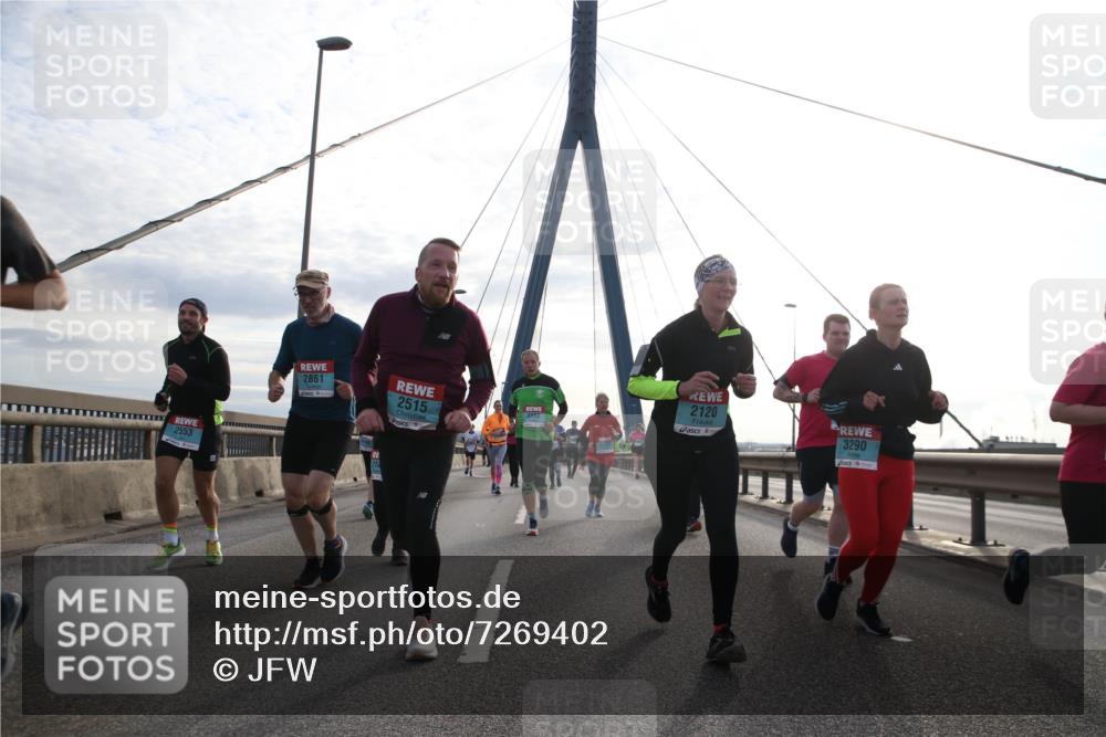 03.10.2024 - Köhlbrandbrückenlauf Jannik Wohlers http://msf.ph/oto/7269402 03.10.2024 09:30:58 Position 1 2553, 2861, 2515, 2120, 2488, 3290 meine-sportfotos.de