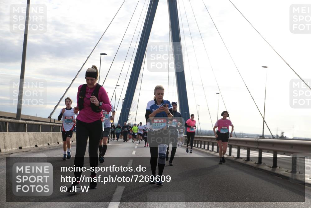 03.10.2024 - Köhlbrandbrückenlauf Jannik Wohlers http://msf.ph/oto/7269609 03.10.2024 09:31:03 Position 1 3503, 19, 2417, 216 meine-sportfotos.de