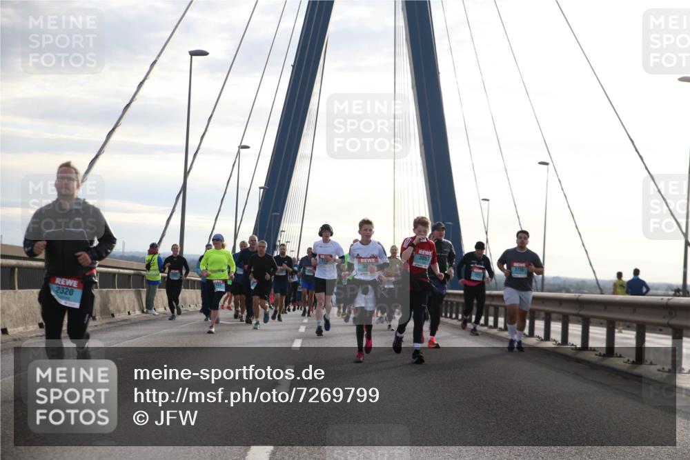 03.10.2024 - Köhlbrandbrückenlauf Jannik Wohlers http://msf.ph/oto/7269799 03.10.2024 09:31:08 Position 1 2320, 3057, 3738, 30 meine-sportfotos.de