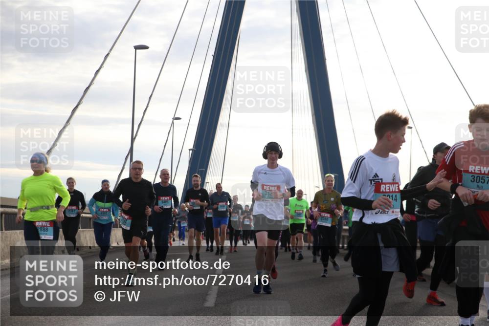 03.10.2024 - Köhlbrandbrückenlauf Jannik Wohlers http://msf.ph/oto/7270416 03.10.2024 09:31:11 Position 1 2888, 2381, 2382, 31, 3405, 14, 3057 meine-sportfotos.de