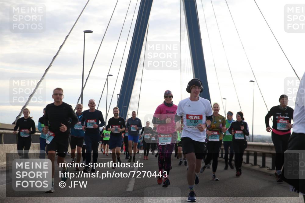 03.10.2024 - Köhlbrandbrückenlauf Jannik Wohlers http://msf.ph/oto/7270443 03.10.2024 09:31:12 Position 1 3405, 2383, 238, 2337, 3188, 2171, 2280, 3093 meine-sportfotos.de