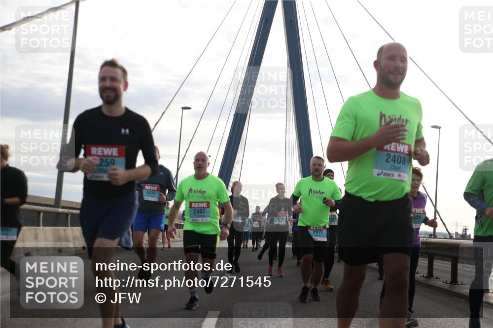 03.10.2024 - Köhlbrandbrückenlauf Jannik Wohlers http://msf.ph/oto/7271545 03.10.2024 09:31:16 Position 1 992, 259, 3039, 2408, 2407, 2722, 2410, 2832, 521 meine-sportfotos.de