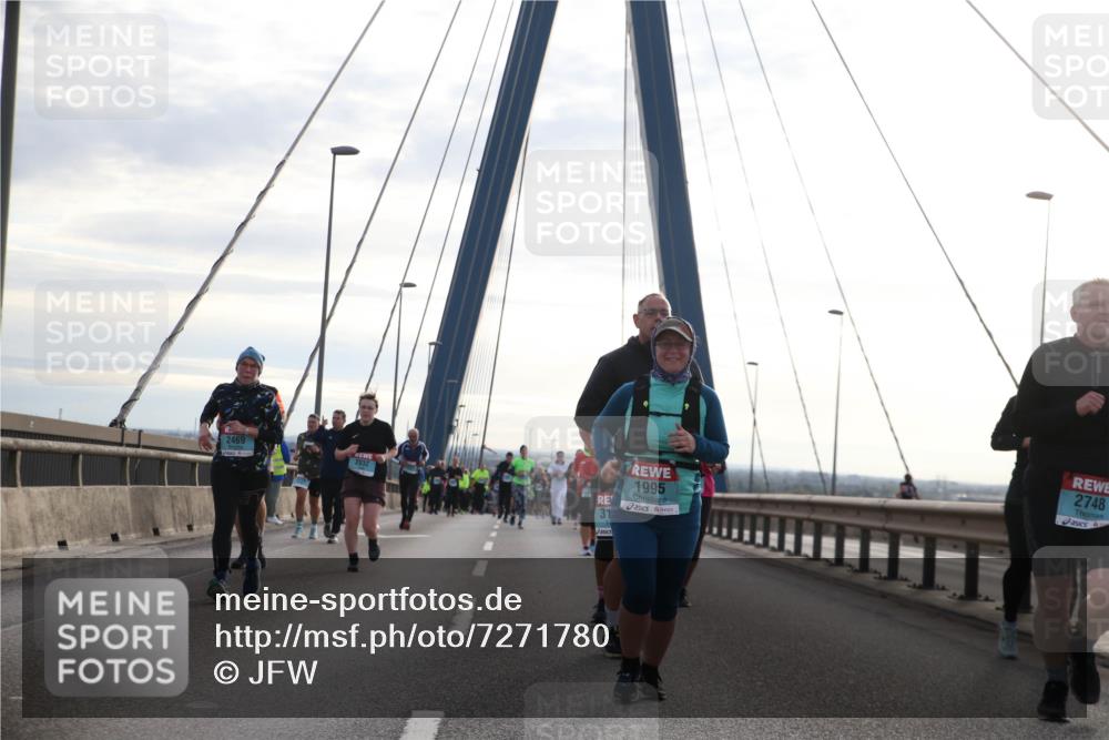 03.10.2024 - Köhlbrandbrückenlauf Jannik Wohlers http://msf.ph/oto/7271780 03.10.2024 09:31:25 Position 1 2469, 2032, 31, 1995, 2748 meine-sportfotos.de