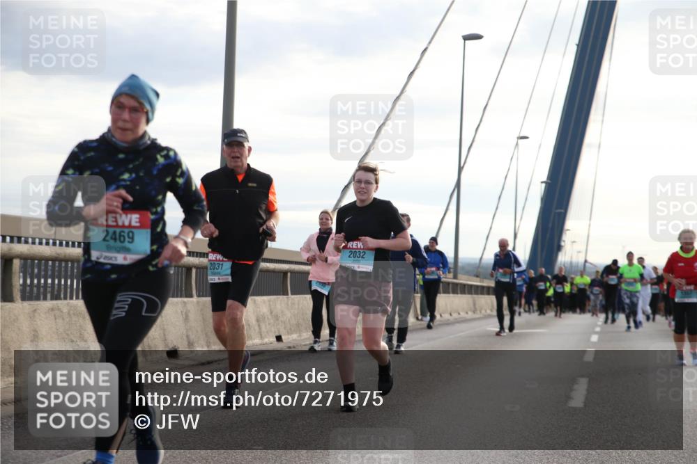 03.10.2024 - Köhlbrandbrückenlauf Jannik Wohlers http://msf.ph/oto/7271975 03.10.2024 09:31:27 Position 1 2469, 2031, 2930, 2032 meine-sportfotos.de