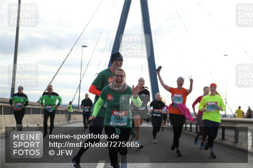 03.10.2024 - Köhlbrandbrückenlauf Jannik Wohlers http://msf.ph/oto/7275665 03.10.2024 09:32:12 Position 1 2668, 2768 meine-sportfotos.de