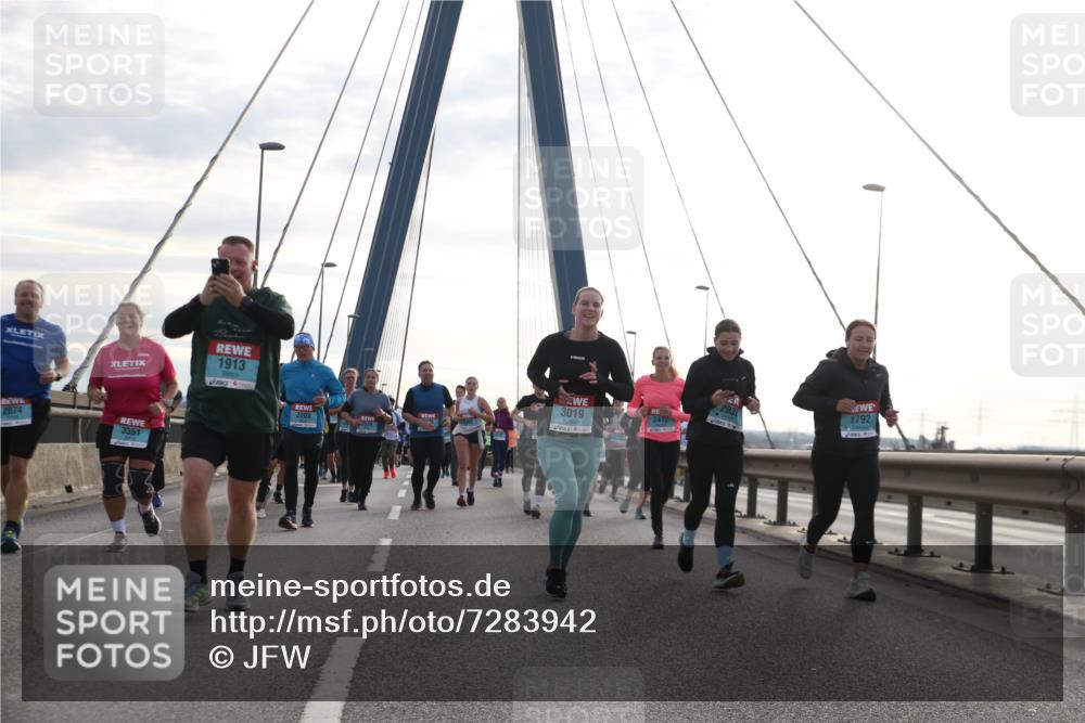 03.10.2024 - Köhlbrandbrückenlauf Jannik Wohlers http://msf.ph/oto/7283942 03.10.2024 09:32:20 Position 1 2074, 3351, 1913, 2203, 3019, 293, 1792 meine-sportfotos.de