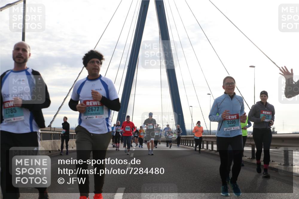 03.10.2024 - Köhlbrandbrückenlauf Jannik Wohlers http://msf.ph/oto/7284480 03.10.2024 09:32:31 Position 1 2785, 443, 2677, 3274, 3273, 3205, 2578 meine-sportfotos.de