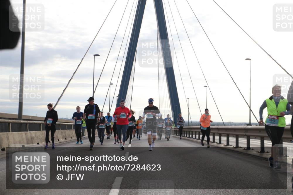 03.10.2024 - Köhlbrandbrückenlauf Jannik Wohlers http://msf.ph/oto/7284623 03.10.2024 09:32:32 Position 1 3274, 2481, 1919, 3273, 3043 meine-sportfotos.de
