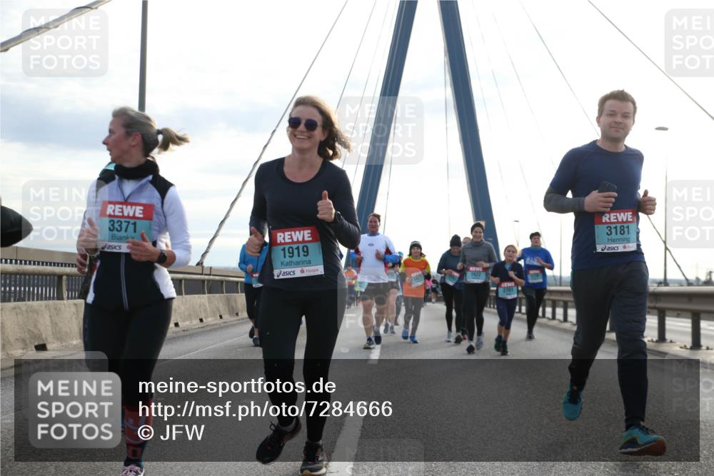 03.10.2024 - Köhlbrandbrückenlauf Jannik Wohlers http://msf.ph/oto/7284666 03.10.2024 09:32:37 Position 1 3371, 1919, 1621, 1622, 2761, 3181 meine-sportfotos.de