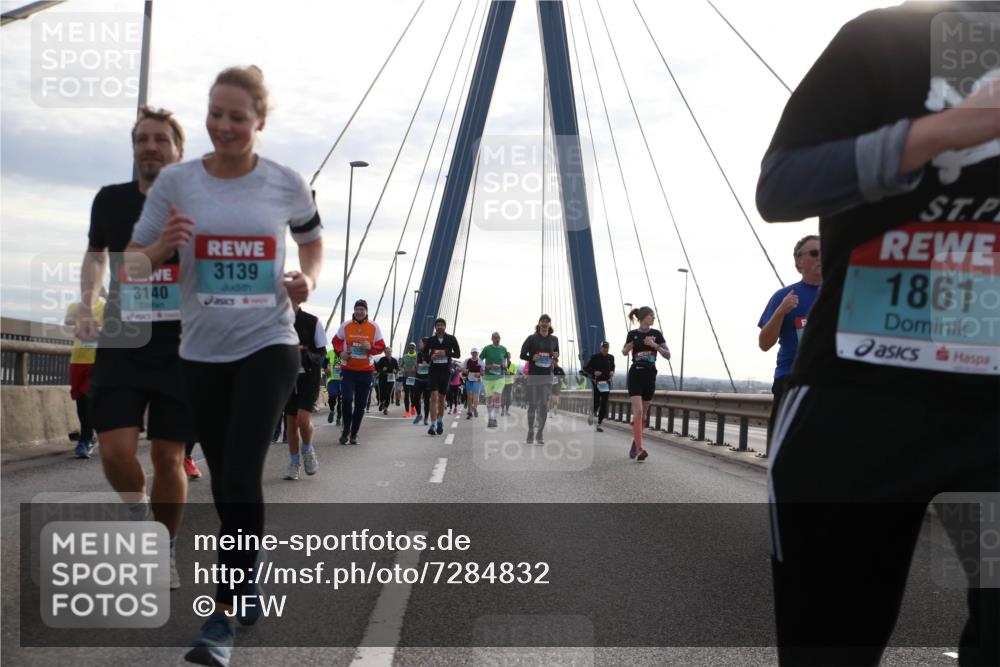 03.10.2024 - Köhlbrandbrückenlauf Jannik Wohlers http://msf.ph/oto/7284832 03.10.2024 09:32:46 Position 1 3140, 3139, 1861 meine-sportfotos.de