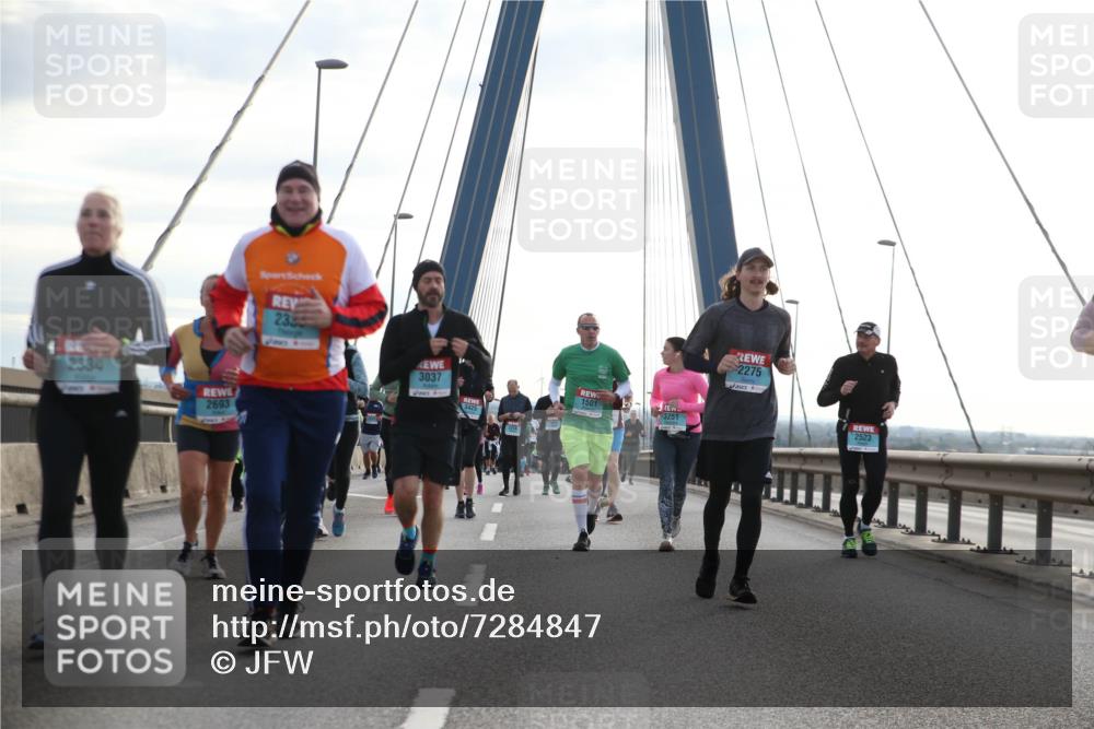 03.10.2024 - Köhlbrandbrückenlauf Jannik Wohlers http://msf.ph/oto/7284847 03.10.2024 09:32:49 Position 1 2334, 2693, 233, 3037, 3425, 1501, 3251, 2275, 2523 meine-sportfotos.de