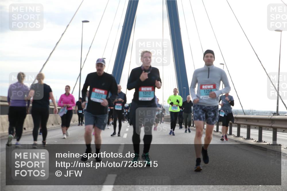 03.10.2024 - Köhlbrandbrückenlauf Jannik Wohlers http://msf.ph/oto/7285715 03.10.2024 09:32:58 Position 1 1258, 1312, 1311 meine-sportfotos.de