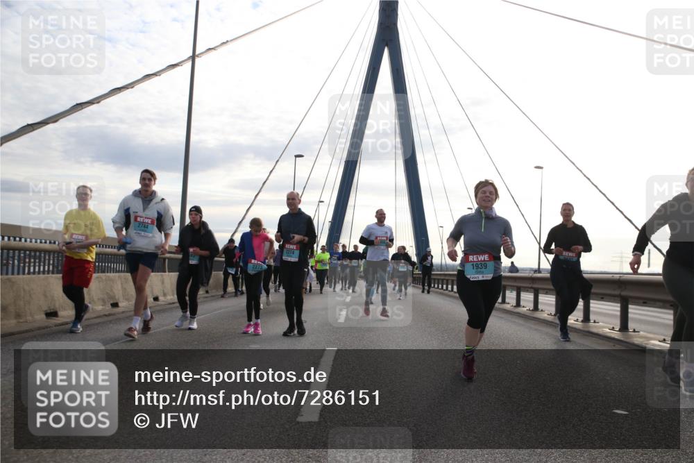 03.10.2024 - Köhlbrandbrückenlauf Jannik Wohlers http://msf.ph/oto/7286151 03.10.2024 09:33:05 Position 1 2744, 2274, 2273, 1939 meine-sportfotos.de