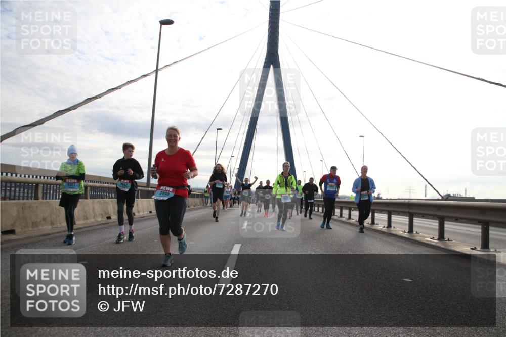 03.10.2024 - Köhlbrandbrückenlauf Jannik Wohlers http://msf.ph/oto/7287270 03.10.2024 09:33:22 Position 1 1351, 2899 meine-sportfotos.de