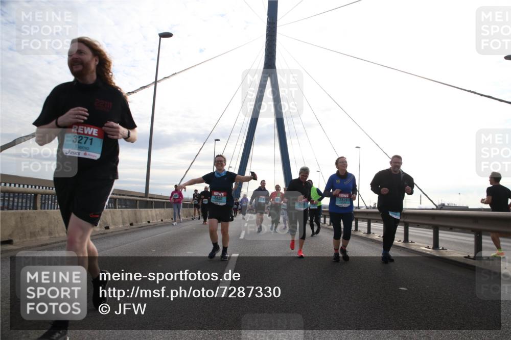 03.10.2024 - Köhlbrandbrückenlauf Jannik Wohlers http://msf.ph/oto/7287330 03.10.2024 09:33:26 Position 1 221, 3271, 2820, 2823, 3693 meine-sportfotos.de